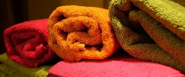 should you wash kitchen towels with bath towels