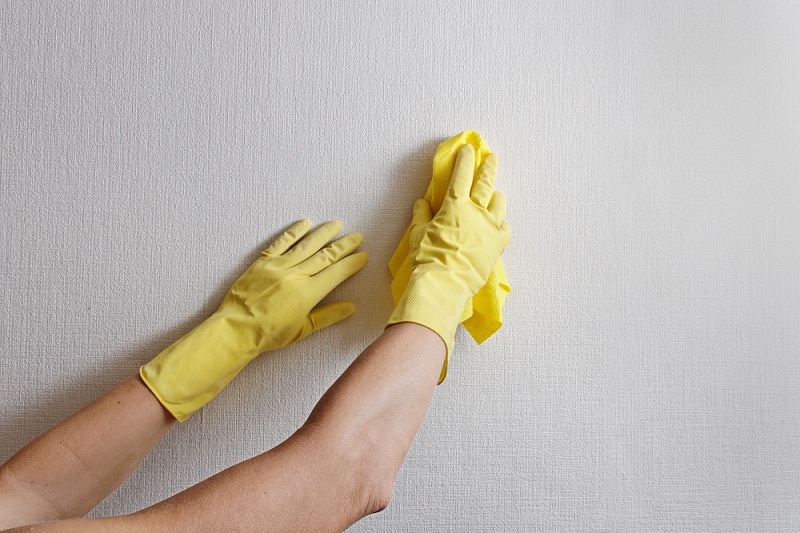 Cleaning wall with cloth