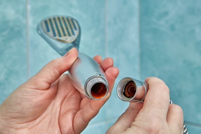 Detaching shower head