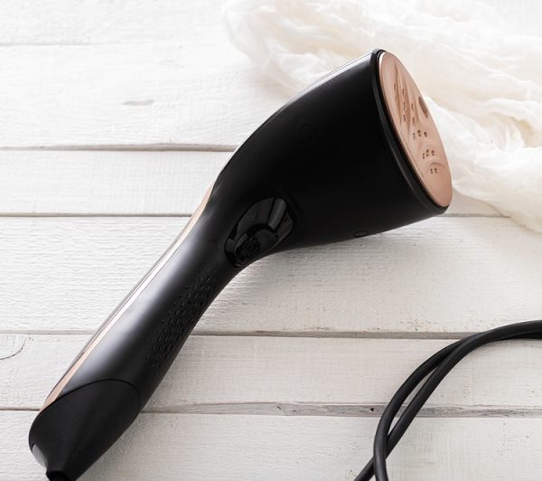 Handheld clothes steamer