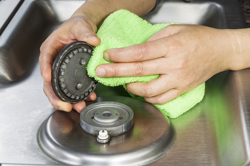 How to Clean the Burners on a Gas Stove