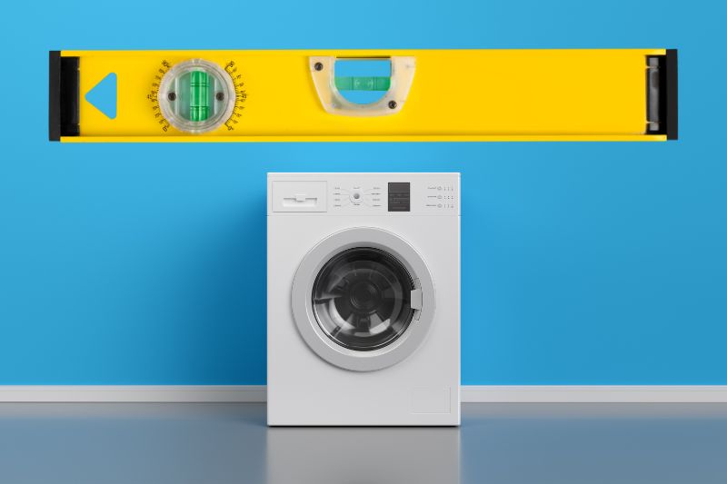 Spirit level and washing machine