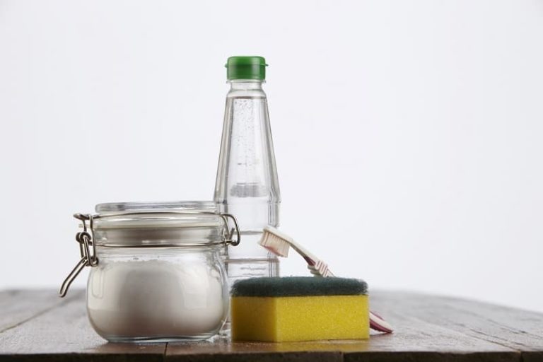 20+ Ways to Clean With Bicarbonate of Soda and Vinegar