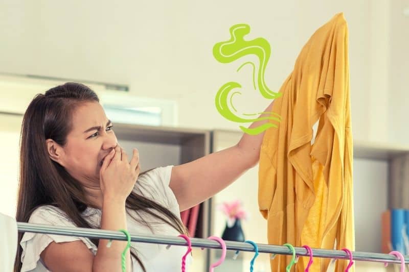 How to Remove the Smell of Sweat from Clothes