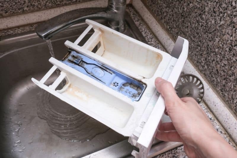 Cleaning the Detergent Drawer