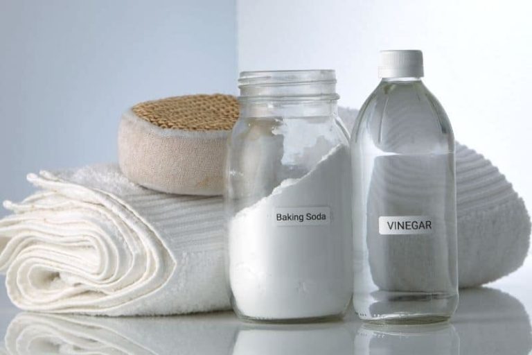 Can You Use Vinegar and Laundry Detergent Together?