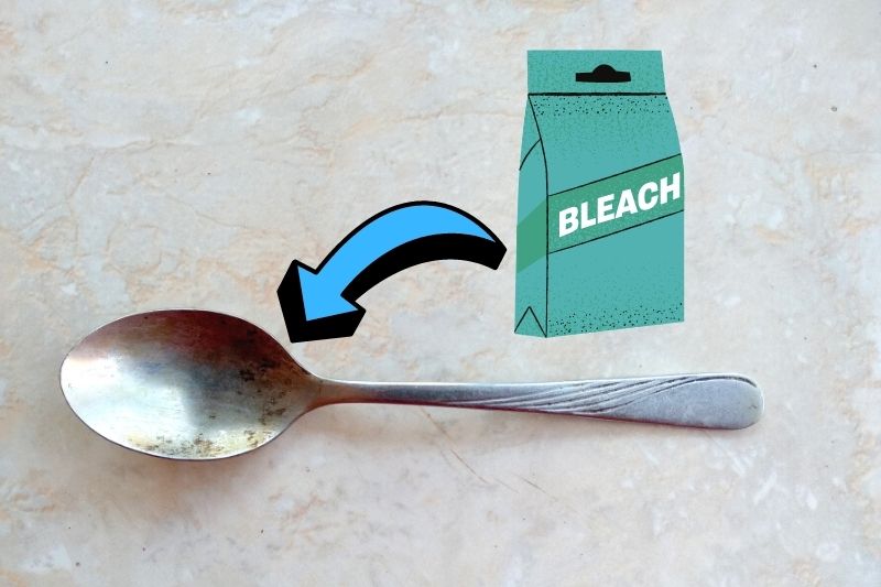 clean teaspoon with bleach