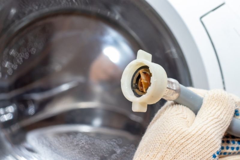 clean water hose of washing machine to avoid leak