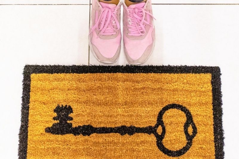 using sturdy doormats for less home dust