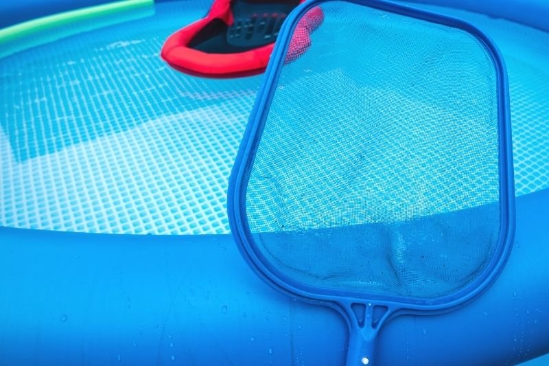 using fishing net to clean paddling pool