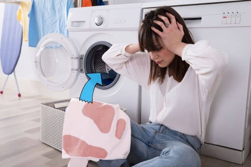 Wash the clothes in the washing machine