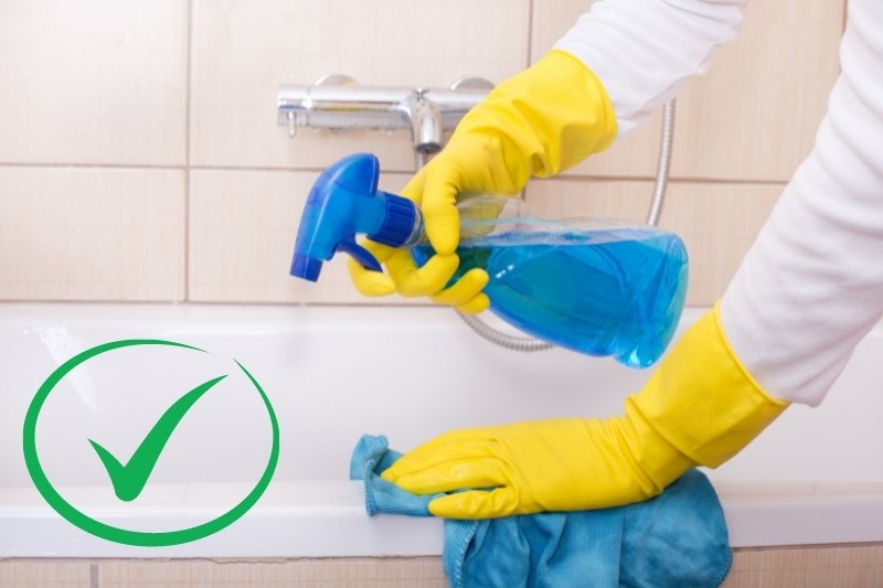 Cleaning Stains Off an Acrylic Bathtub