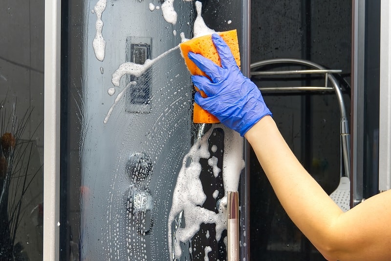 Cleaning shower door glass