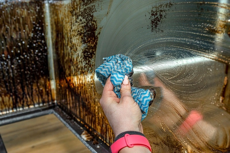 Cleaning wood burner door