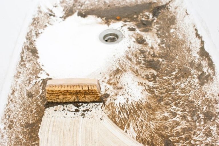 How to Remove Stains from an Acrylic Bathtub