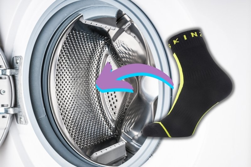 Wash Sealskinz socks in washing machine