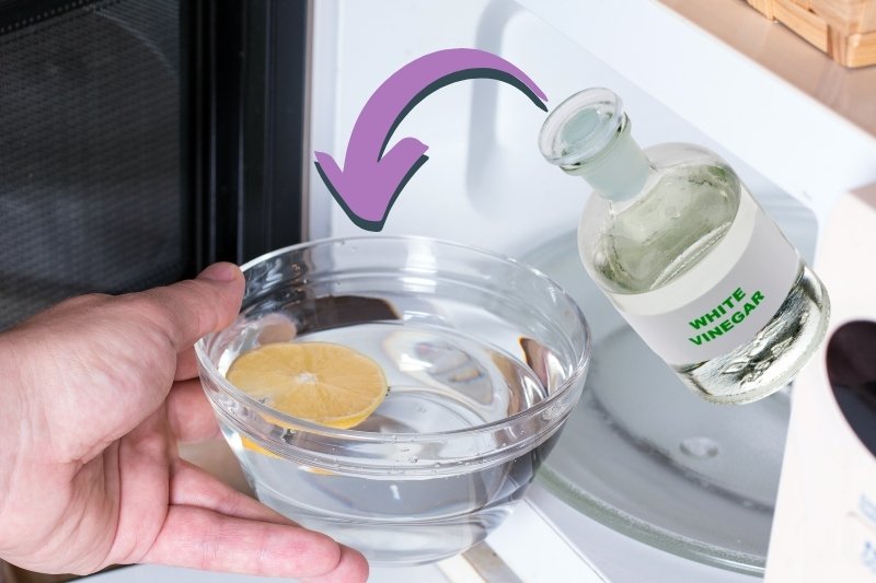 cleaning microwave with white vinegar