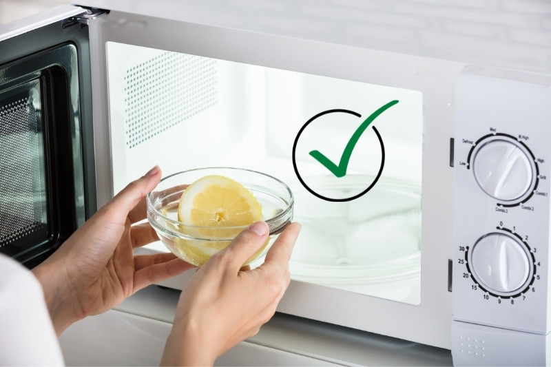 clean microwave with vinegar and lemon juice