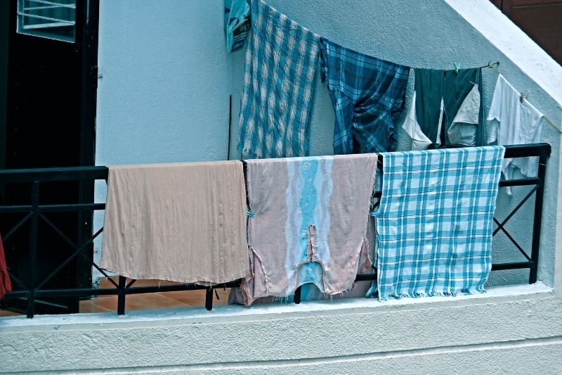 hang clothes in balcony to dry