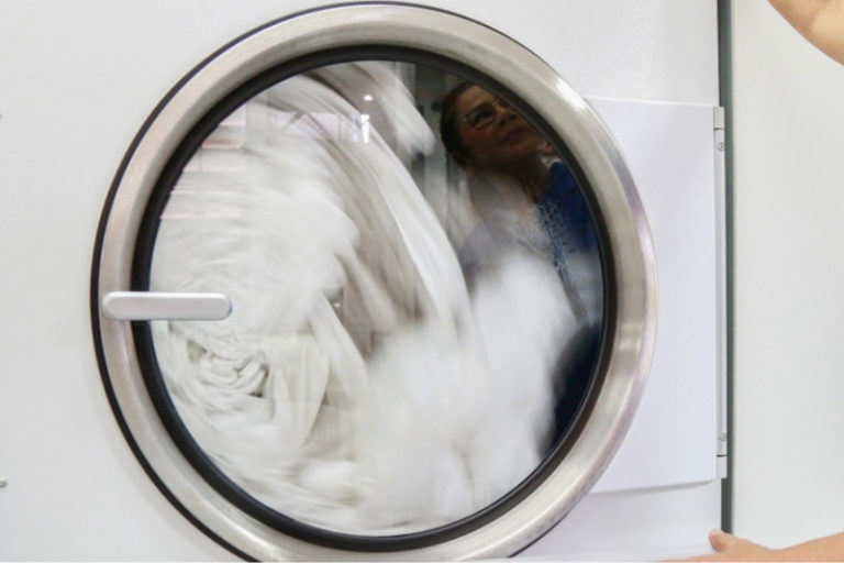 how-to-dry-bed-sheets-in-the-dryer-without-them-tangling