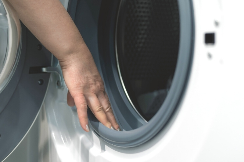 checking washing machine drum and door