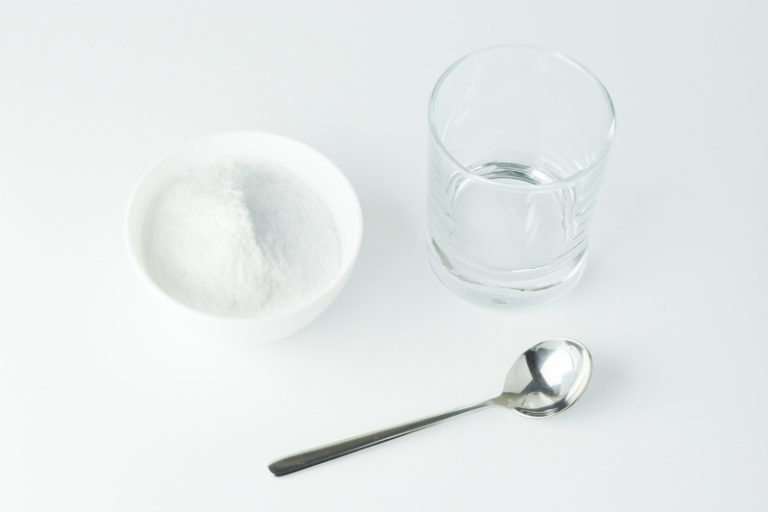 How to Make Bicarbonate of Soda Paste for Cleaning
