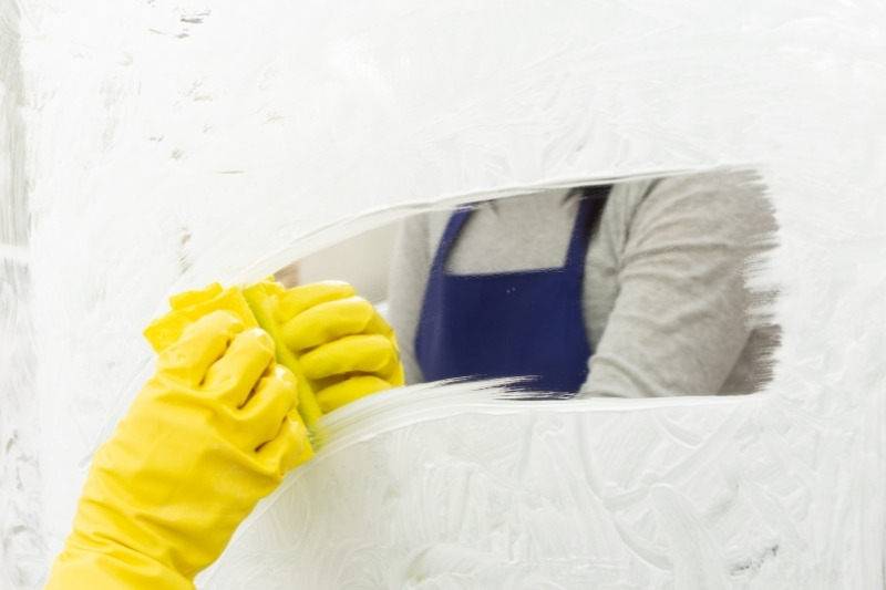 cleaning mirror with shaving foam