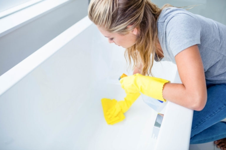 How to Clean a Bathroom Step by Step