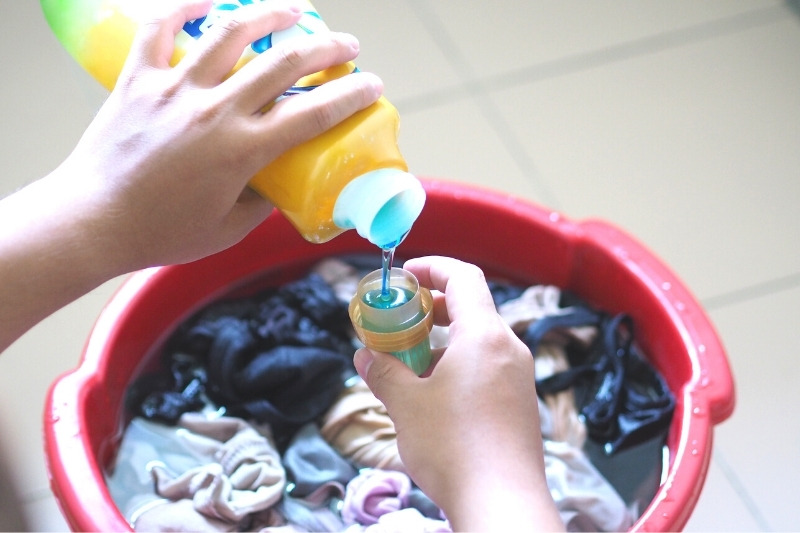 detergent to use to hand wash clothes