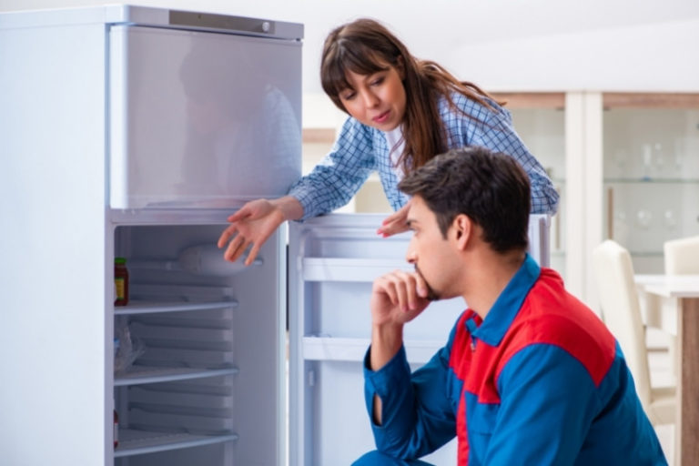 fridge-is-leaking-brown-liquid-causes-solutions