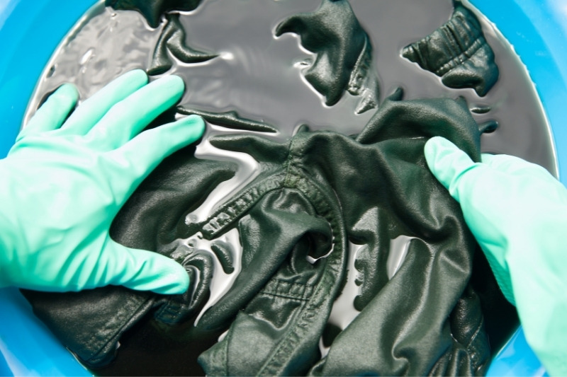 Dyeing black clothes in a bucket