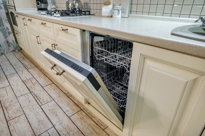 Integrated dishwasher in kitchen