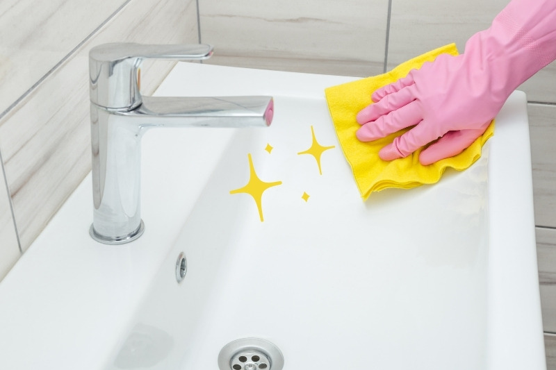 cleaning bathroom sink