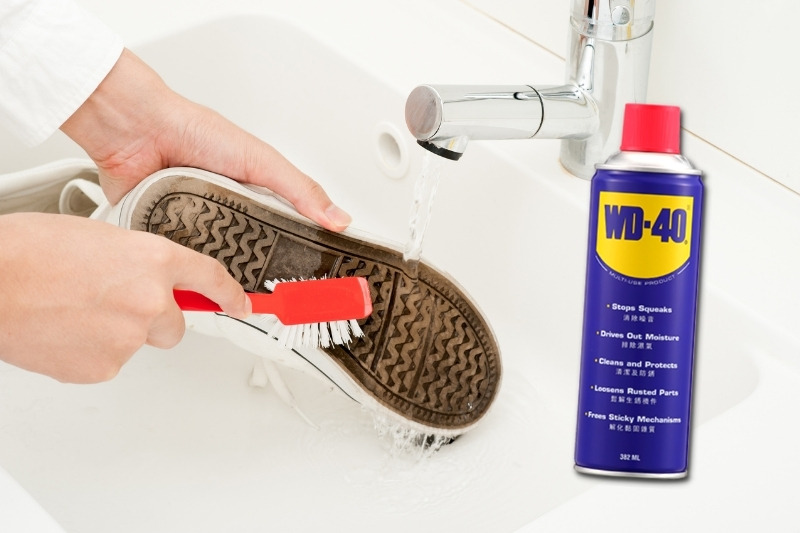 cleaning dirty shoe sole with wd-40