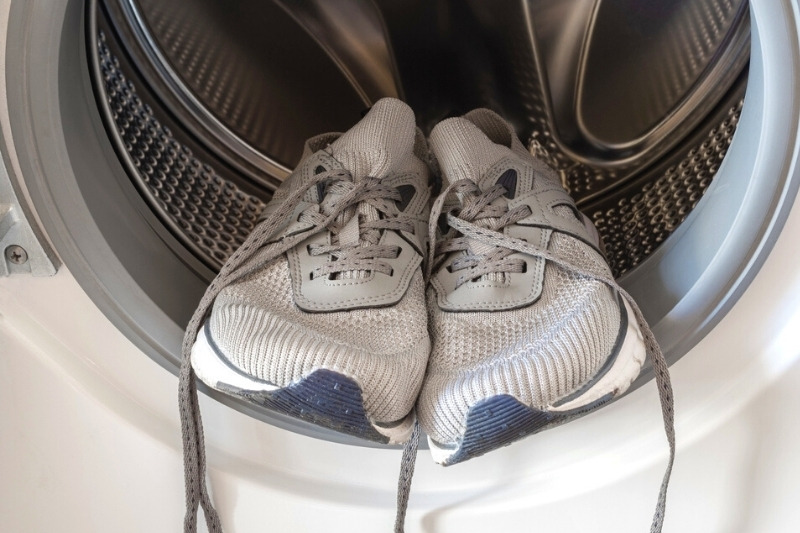 how to dry wet trainers