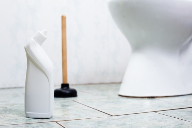 How to Clean a Toilet with Bleach