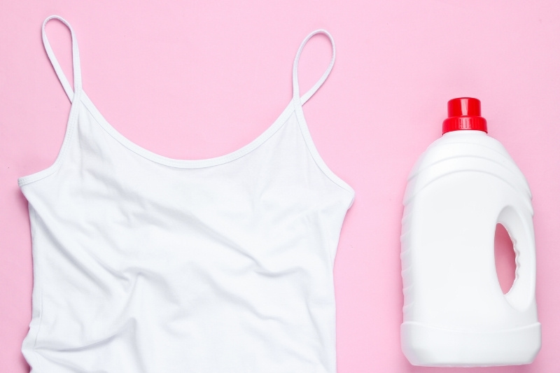 How to Wash White Clothes - Best Way to Bleach Clothing