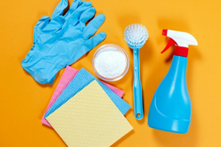How to Clean a Shower Tray with Bicarbonate of Soda