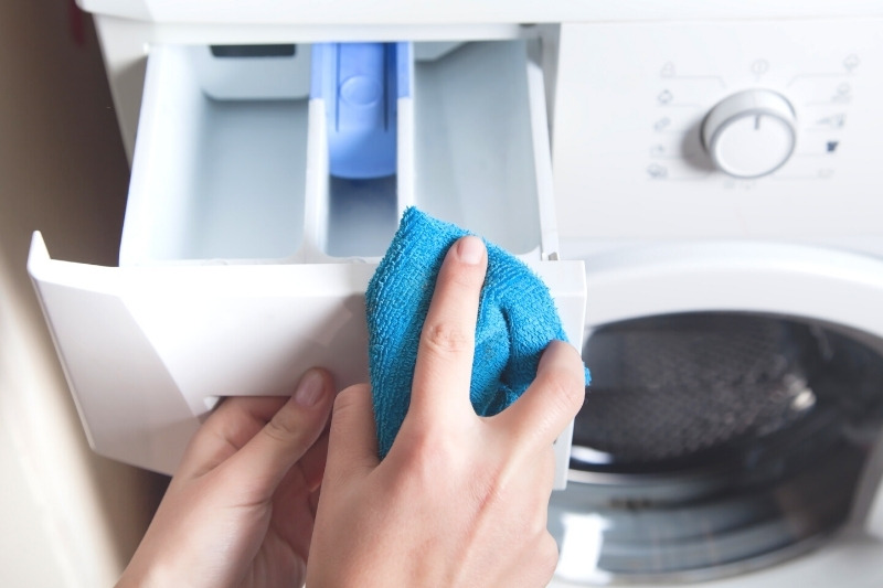 cleaning washing machine compartment