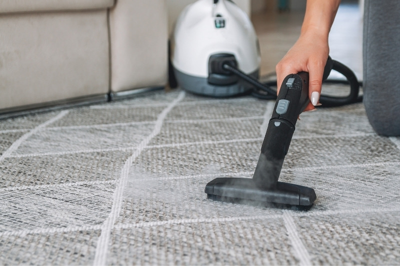 steam cleaning carpet