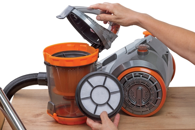 How to Clean a Vacuum Cleaner