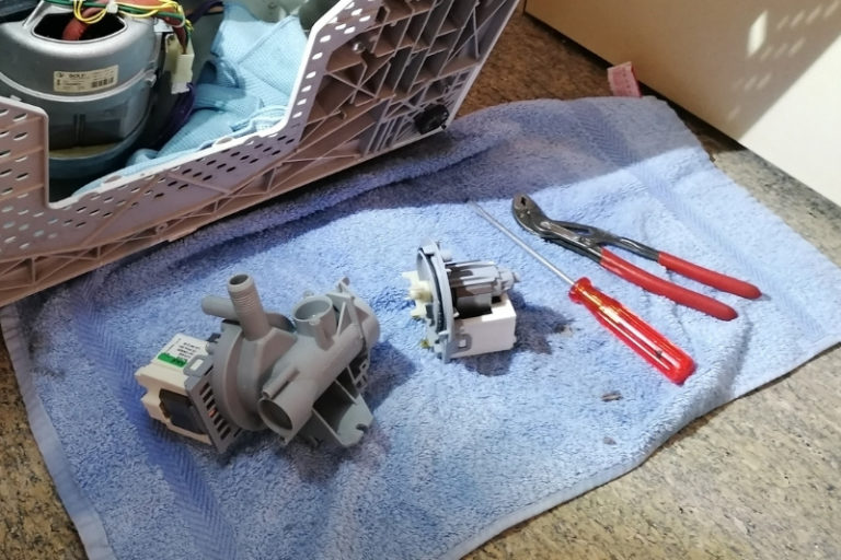 What Causes a Noisy Washing Machine Drain Pump?