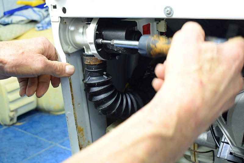 removing drain pump from washing machine