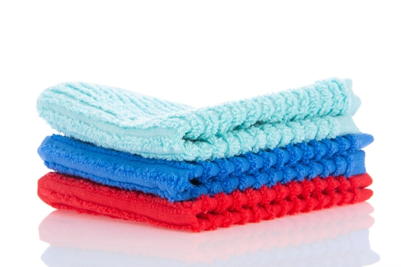 using microfibre clothes to clean fridge