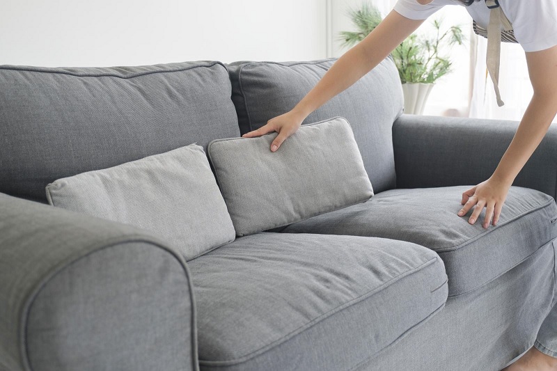 How to Wash Cushions That Don't Have Zips