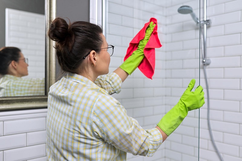 Cleaning shower glass