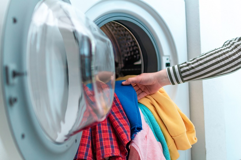 Loading clothes in washing machine