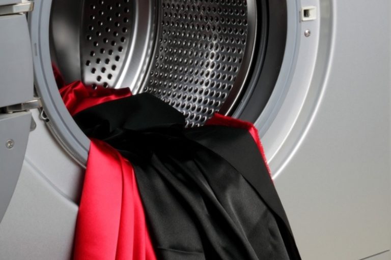 How to Wash a Silk Pillowcase