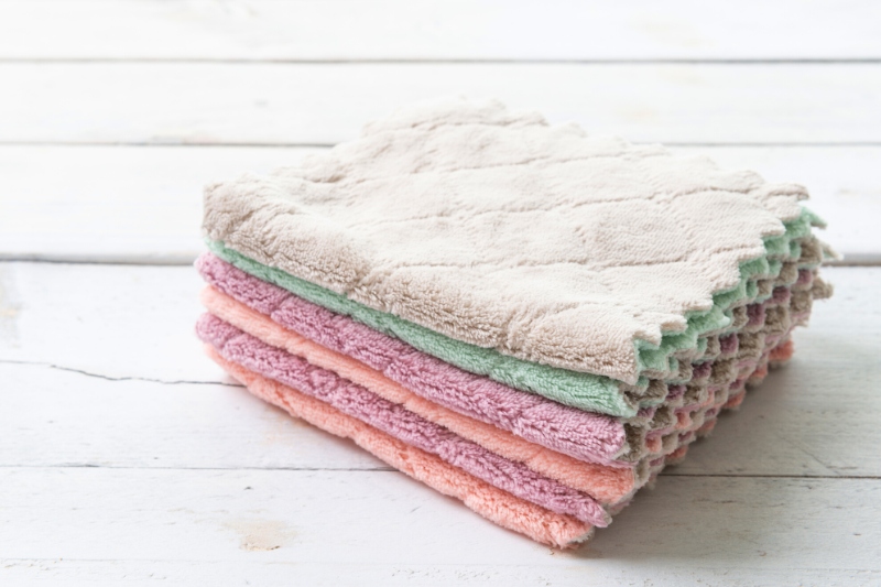 When to Use a Microfiber Cloth Instead of Paper Towels