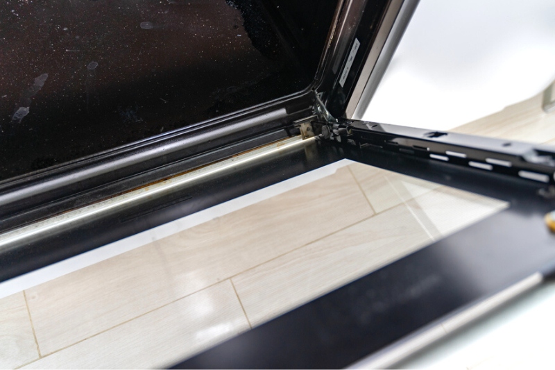 How to Clean Oven Door Glass